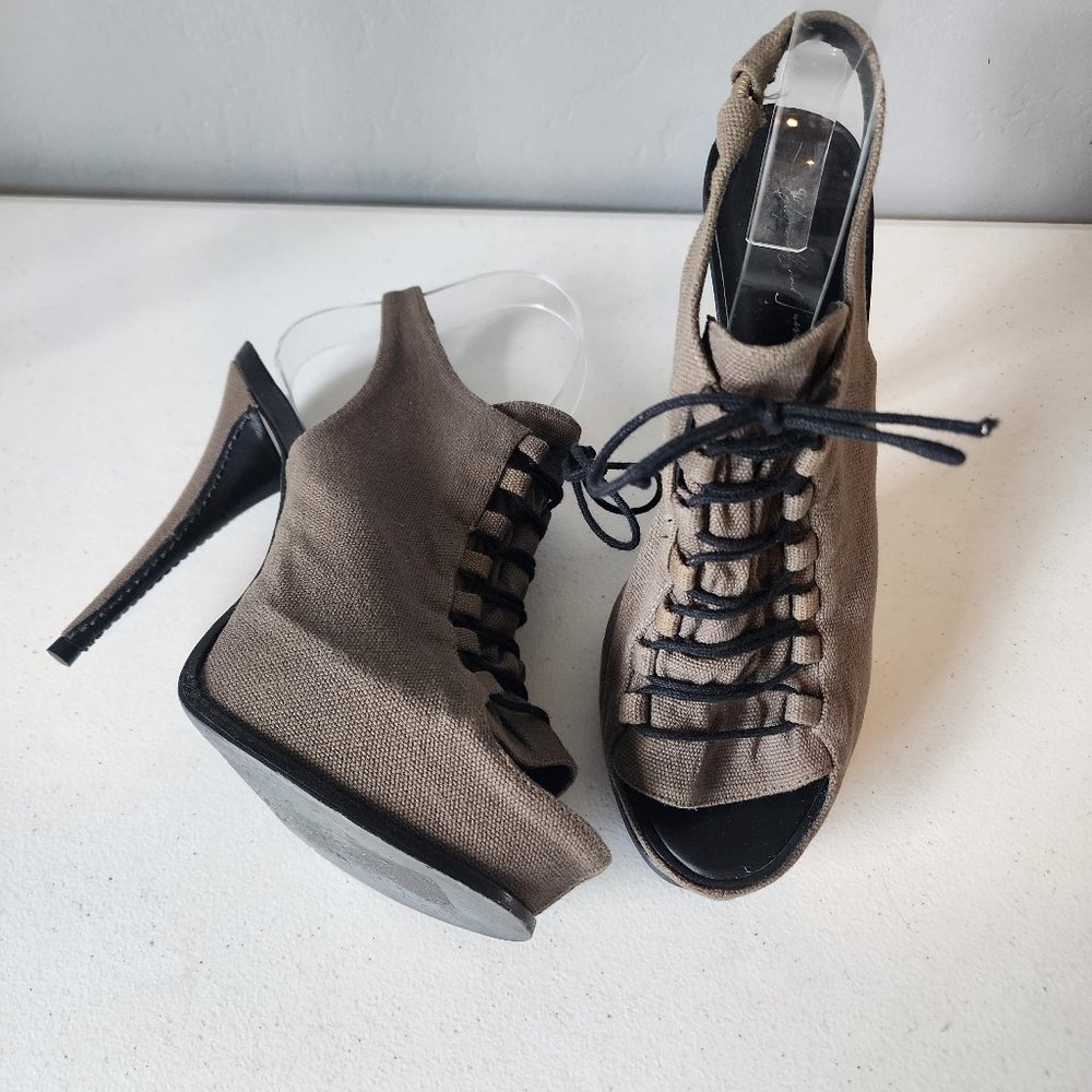 Elizabeth & James Platform "Euc" - image 8